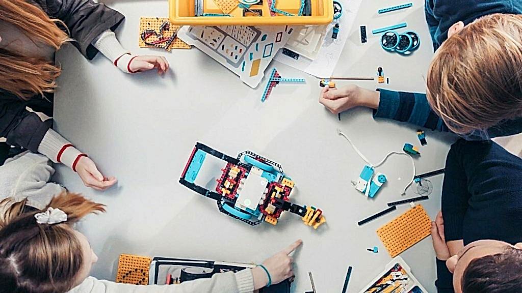 <span style="font-weight: bold;">Перворобот 3 курс</span><br>